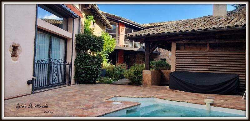 Maison - 326 m² - 6 pièces