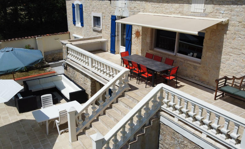 Maison - 220 m² - 7 pièces