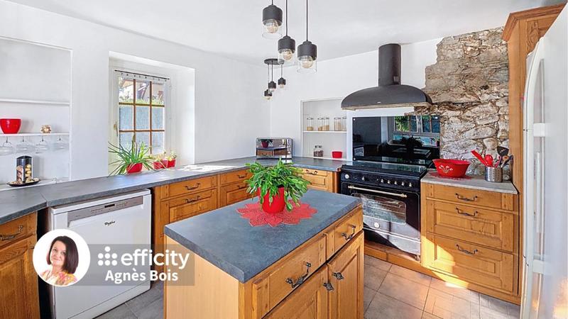 Maison - 297 m² - 7 pièces