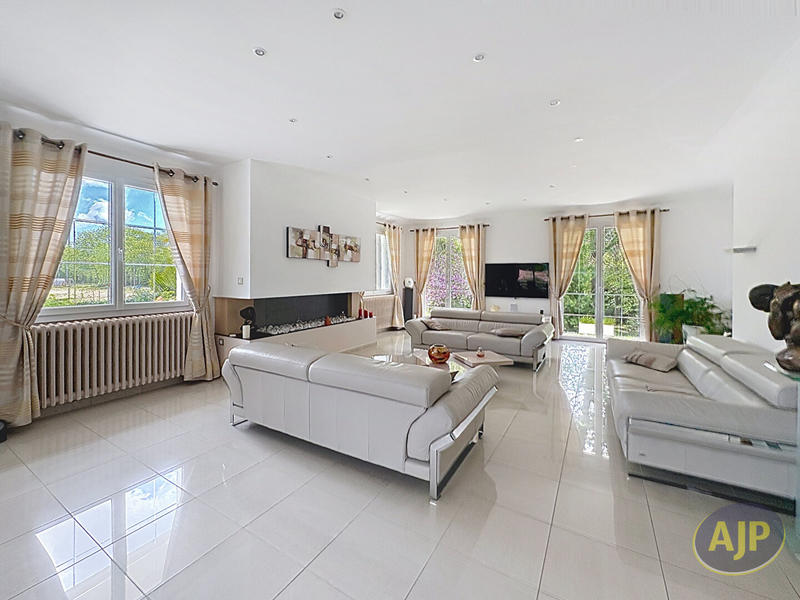 Maison - 197 m² - 7 pièces