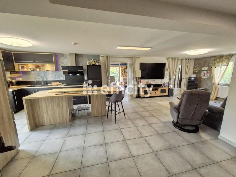 Maison - 200 m² - 7 pièces