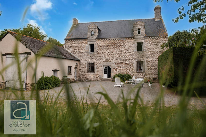 Maison - 560 m² - 14 pièces