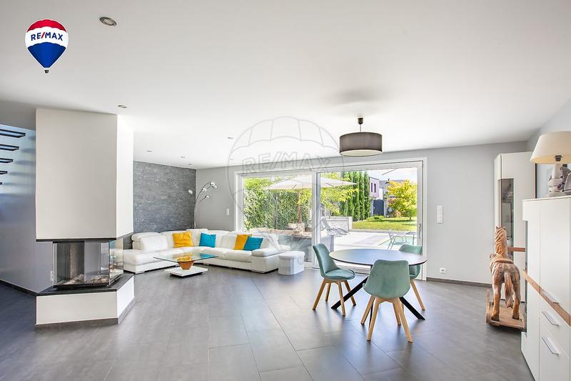 Maison - 203 m² - 7 pièces