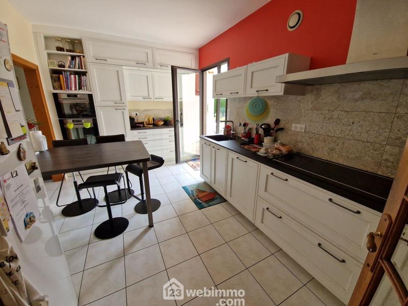 Maison - 275 m² - 8 pièces