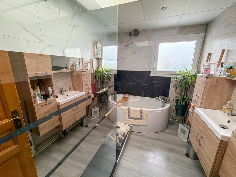 Maison - 97 m² - 5 pièces