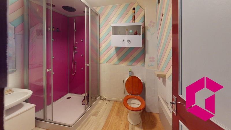 Maison - 217 m² - 9 pièces