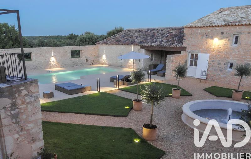 Maison - 910 m² - 20 pièces