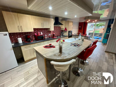 Maison - 198 m² - 8 pièces