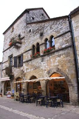 Maison traditionnelle - 900 m² - 10 pièces