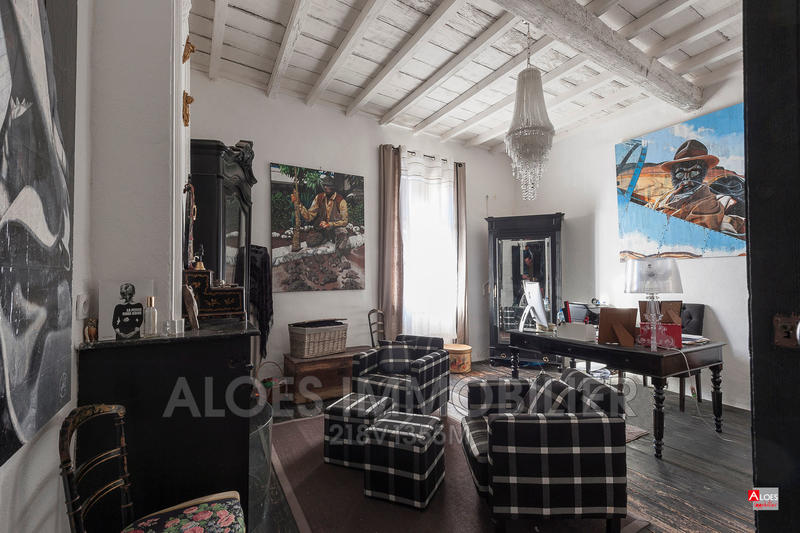 Maison - 220 m² - 7 pièces