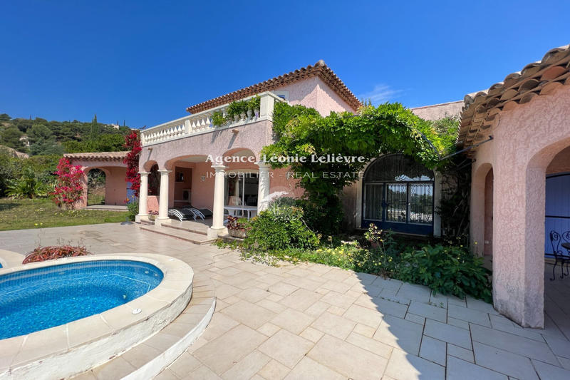 Maison - 220 m² - 6 pièces