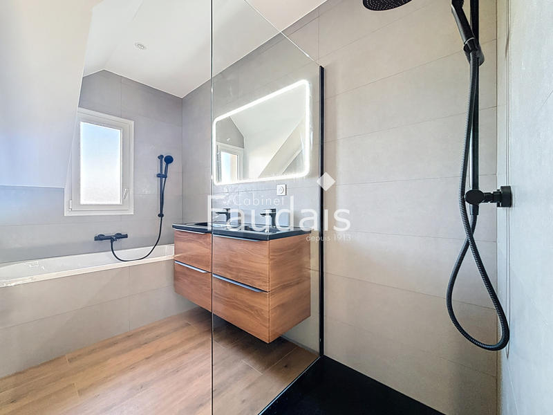 Maison - 136 m² - 7 pièces