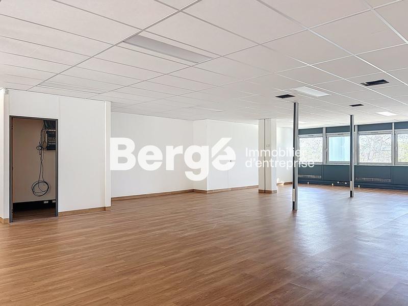 Entrepôt - 1 330 m²