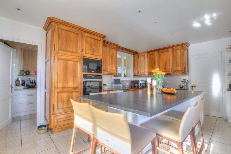 Villa - 240 m² - 7 pièces