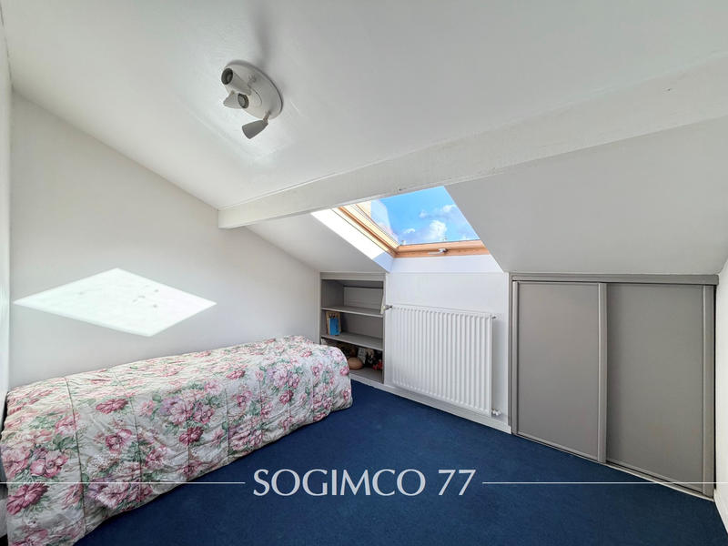 Maison - 201 m² - 9 pièces