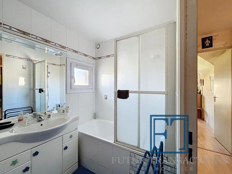 Maison jumelée - 104 m² - 7 pièces