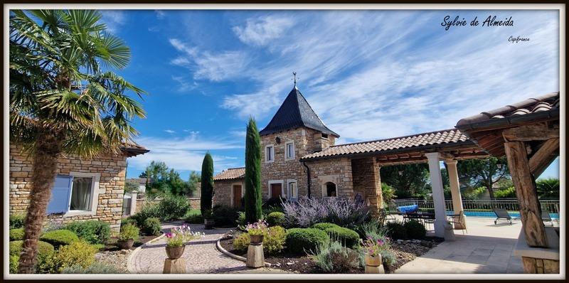 Maison - 290 m² - 8 pièces