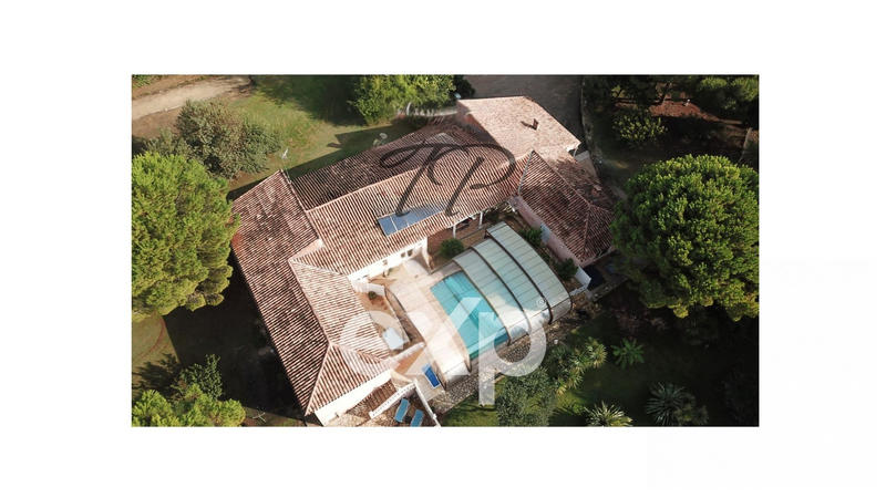 Villa - 313 m² - 10 pièces