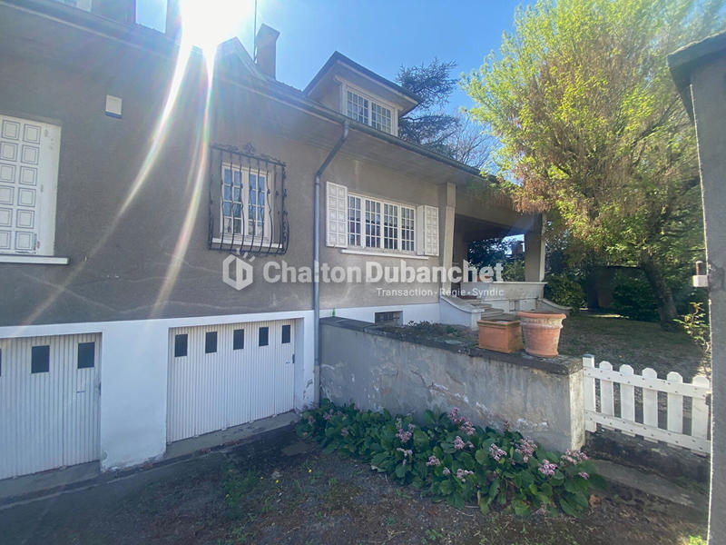 Maison - 285 m² - 10 pièces