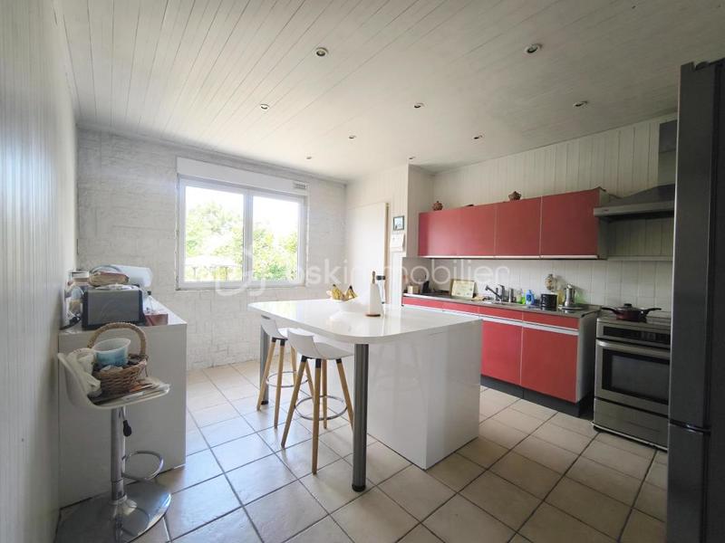 Maison - 210 m² - 8 pièces