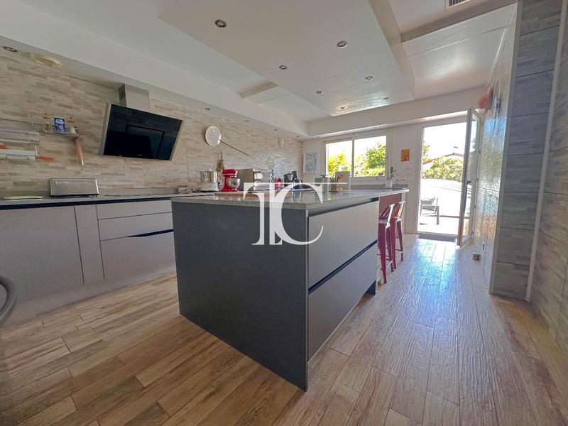 Maison - 183 m² - 6 pièces