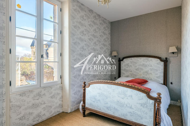 Maison - 435 m² - 11 pièces