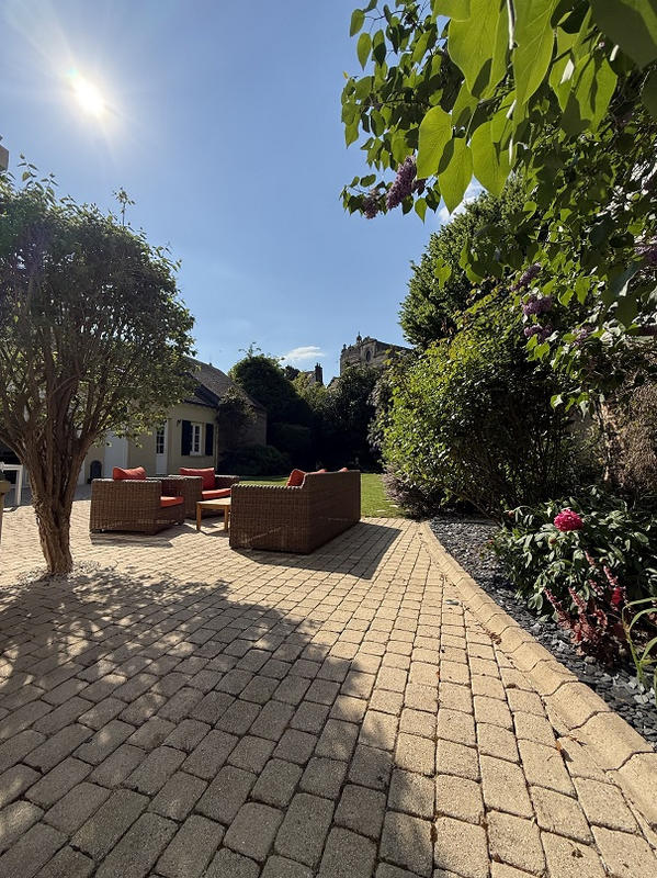 Maison - 270 m² - 9 pièces