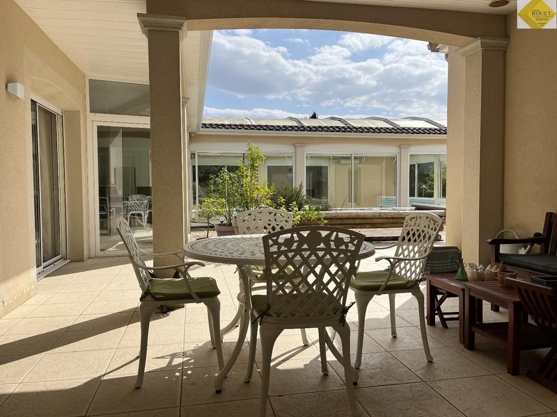 Villa - 215 m² - 8 pièces