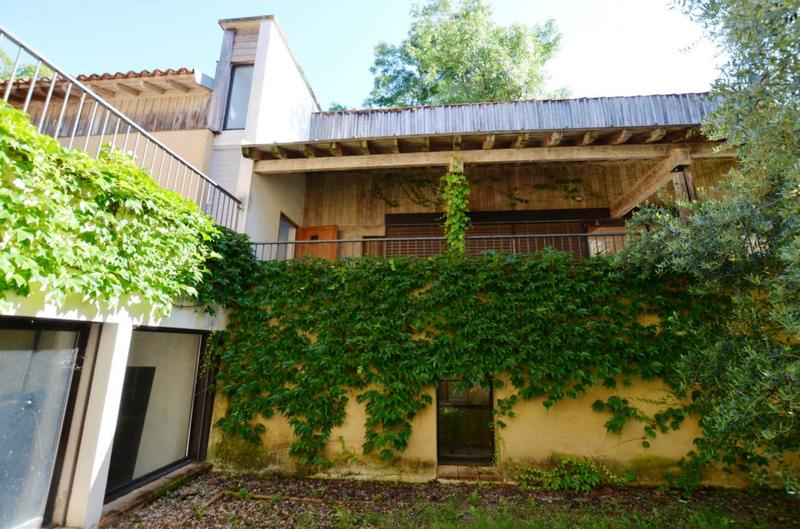 Maison - 421 m² - 11 pièces