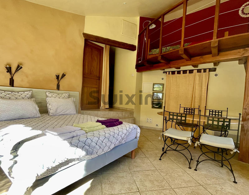 Propriété - 447 m² - 17 pièces