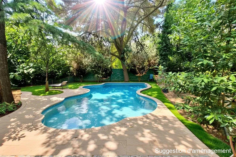 Maison - 330 m² - 10 pièces