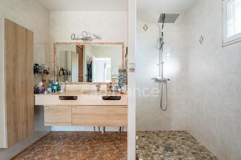 Maison - 200 m² - 6 pièces