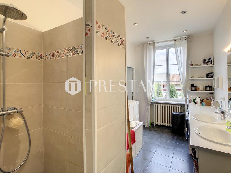 Maison - 380 m² - 12 pièces