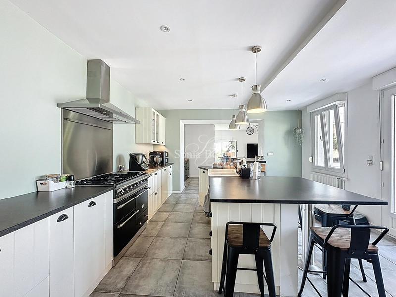 Maison - 195 m² - 7 pièces