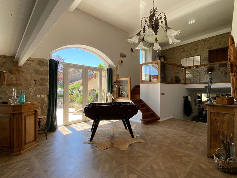 Maison - 410 m² - 10 pièces