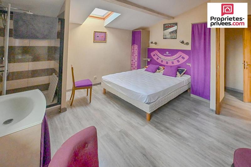 Maison - 330 m² - 9 pièces