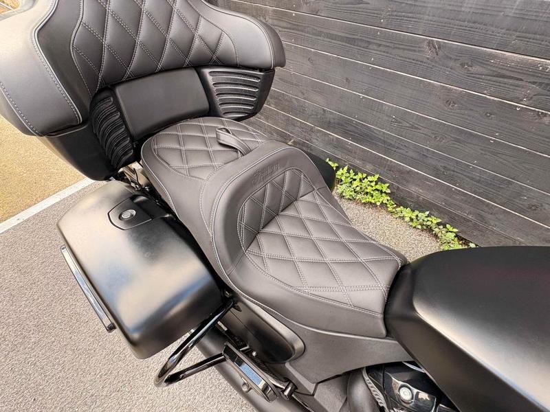 Indian Pursuit Dark Horse