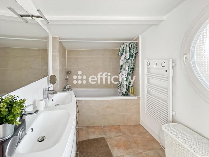 Maison - 180 m² - 7 pièces