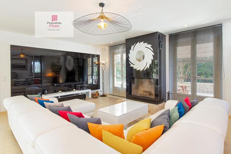 Maison - 250 m² - 7 pièces