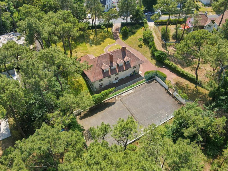 Maison - 227 m² - 8 pièces