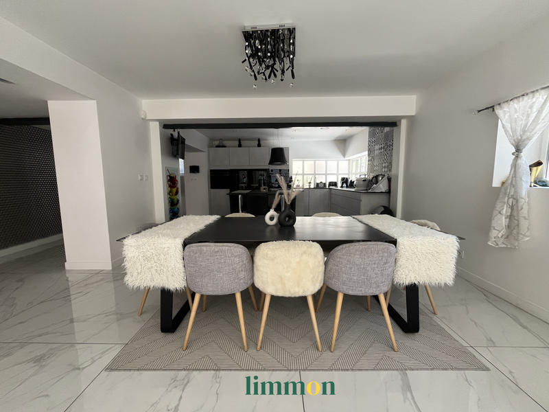 Maison - 180 m² - 5 pièces