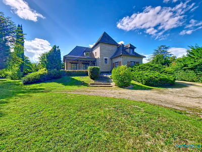 Maison - 195 m² - 7 pièces