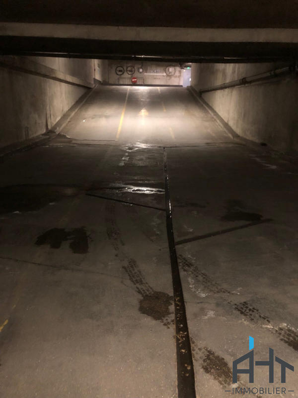 Parking / Garage - 13 m²