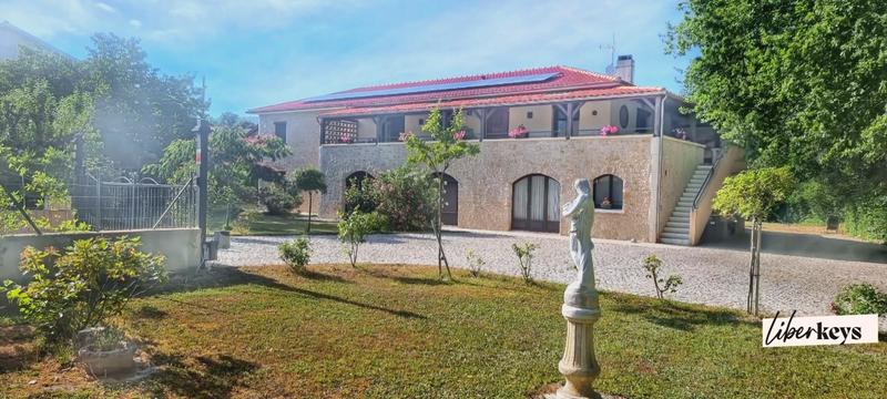 Propriété - 230 m² - 10 pièces