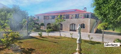 Propriété - 230 m² - 10 pièces