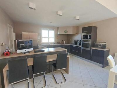 Propriété - 131 m² - 4 pièces