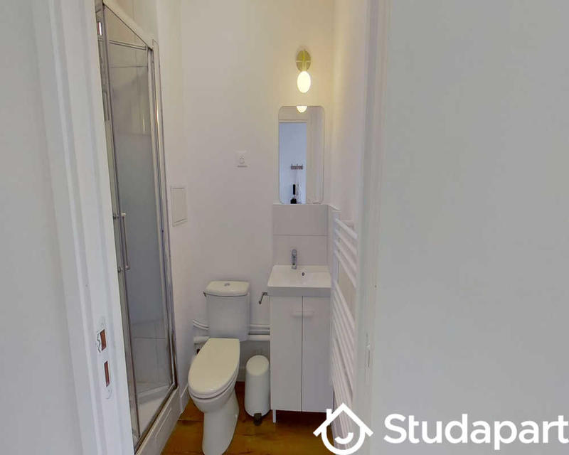 Chambre - 180 m² - 1 pièce