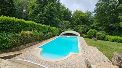 Maison - 230 m² - 8 pièces