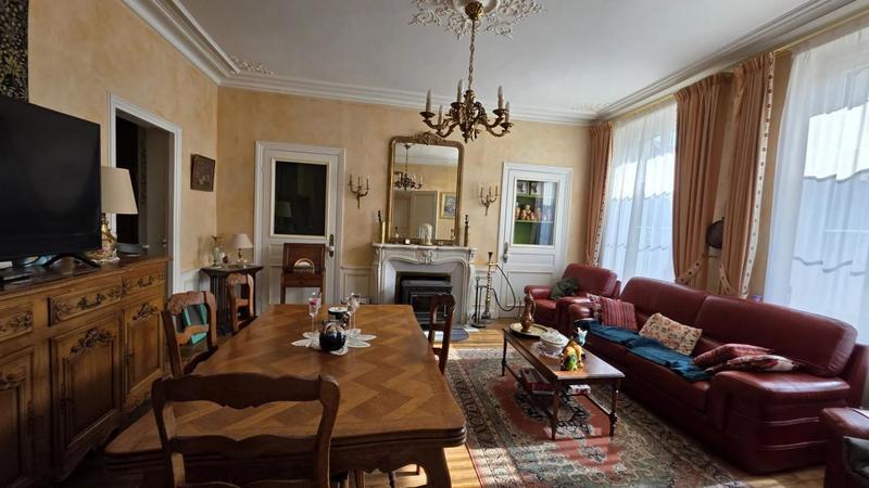 Propriété - 204 m² - 10 pièces