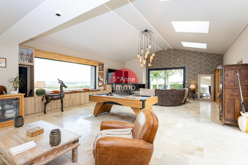 Maison - 290 m² - 6 pièces